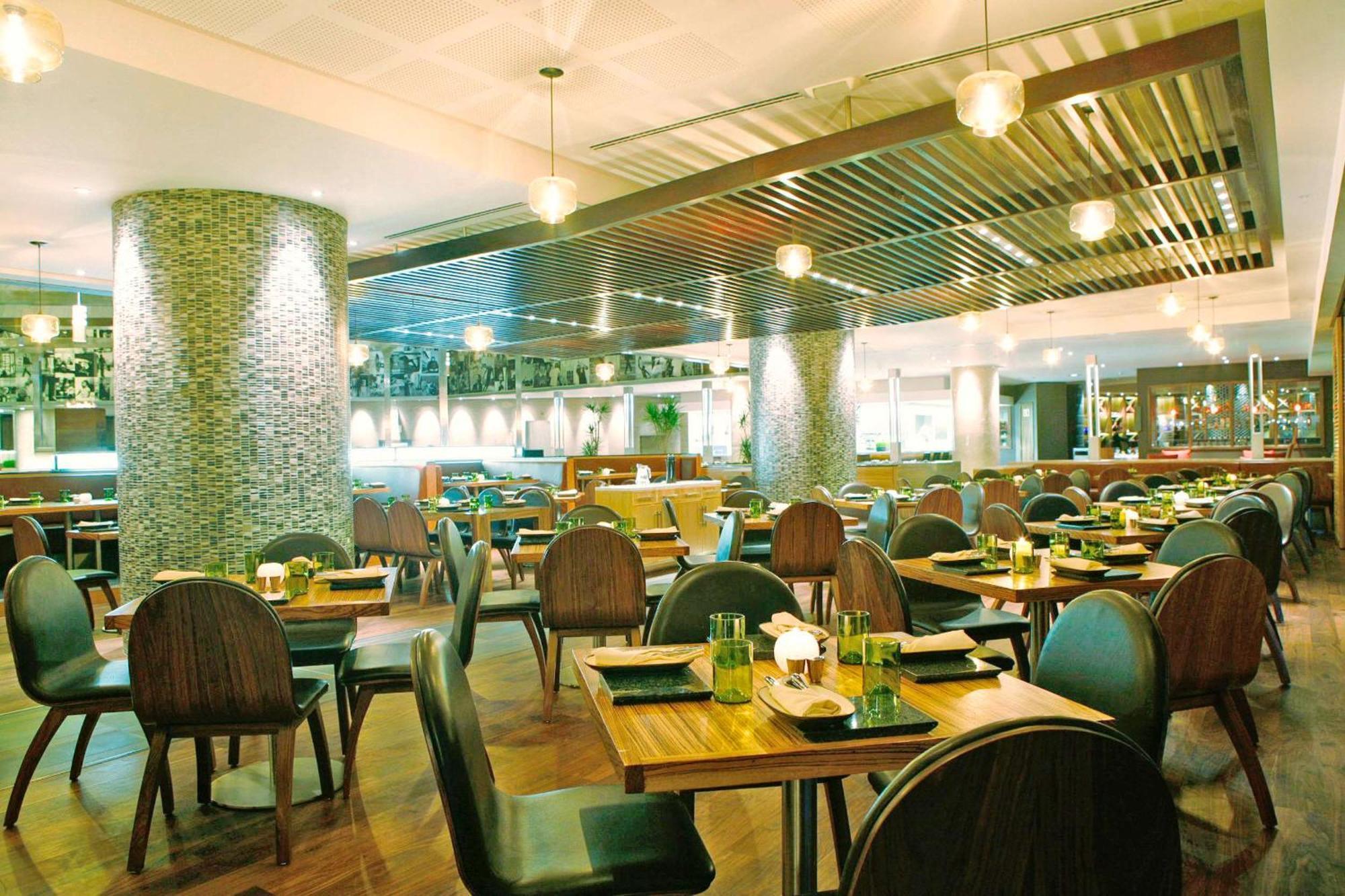 Sandton Sun And Towers Johannesburg Exterior photo The restaurant