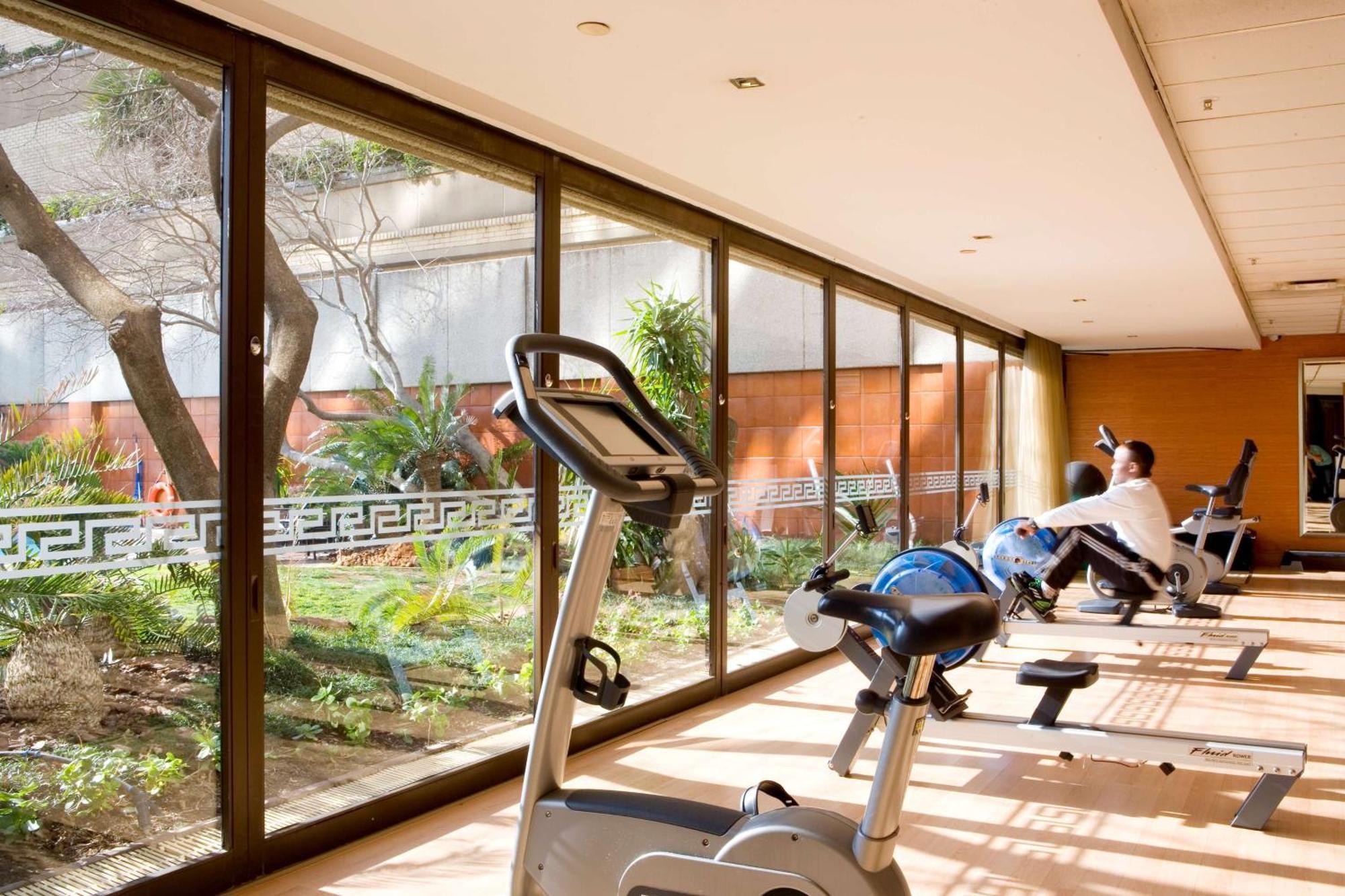 Sandton Sun And Towers Johannesburg Exterior photo The gym at the hotel