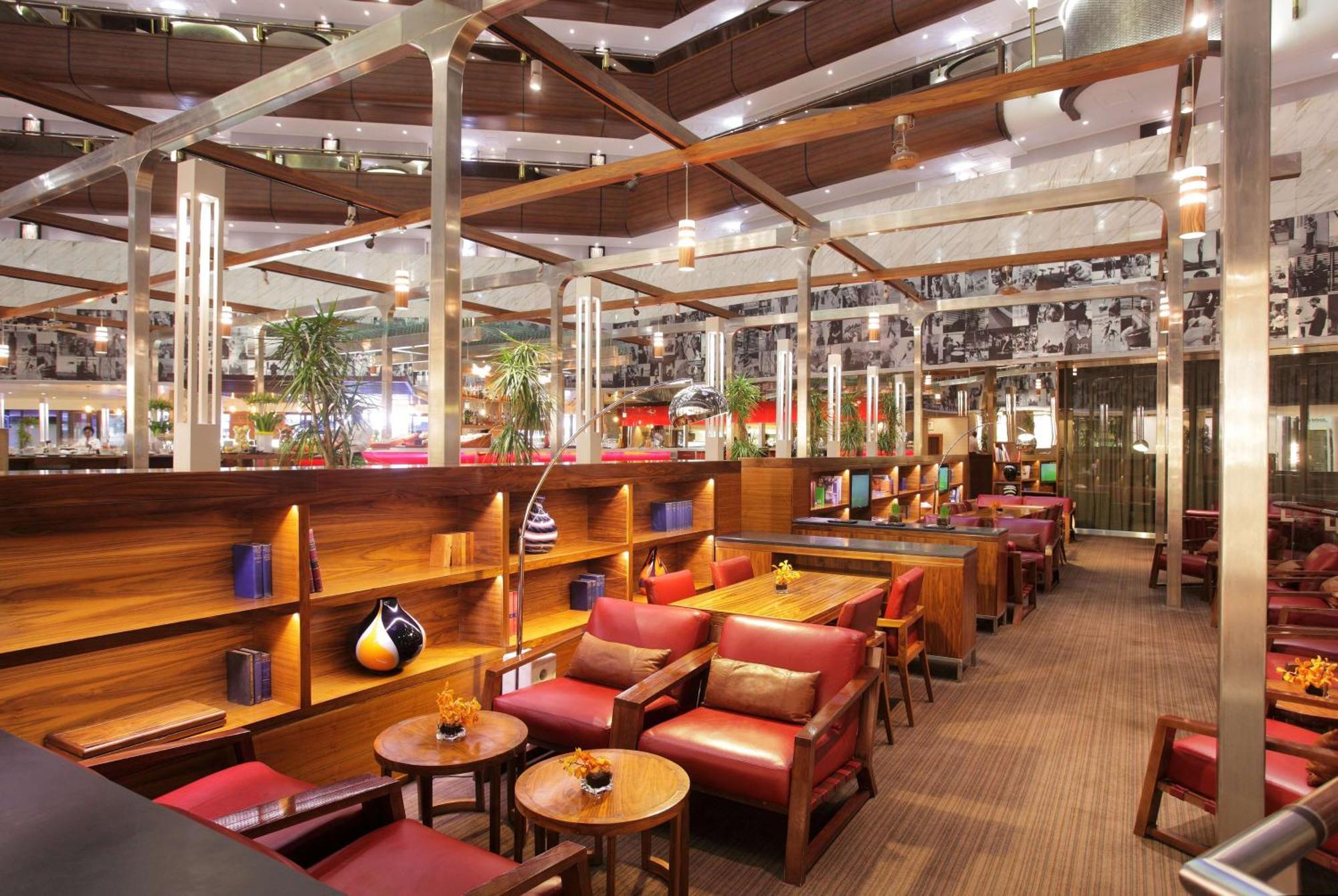 Sandton Sun And Towers Johannesburg Exterior photo Interior of a typical Pizza Hut restaurant