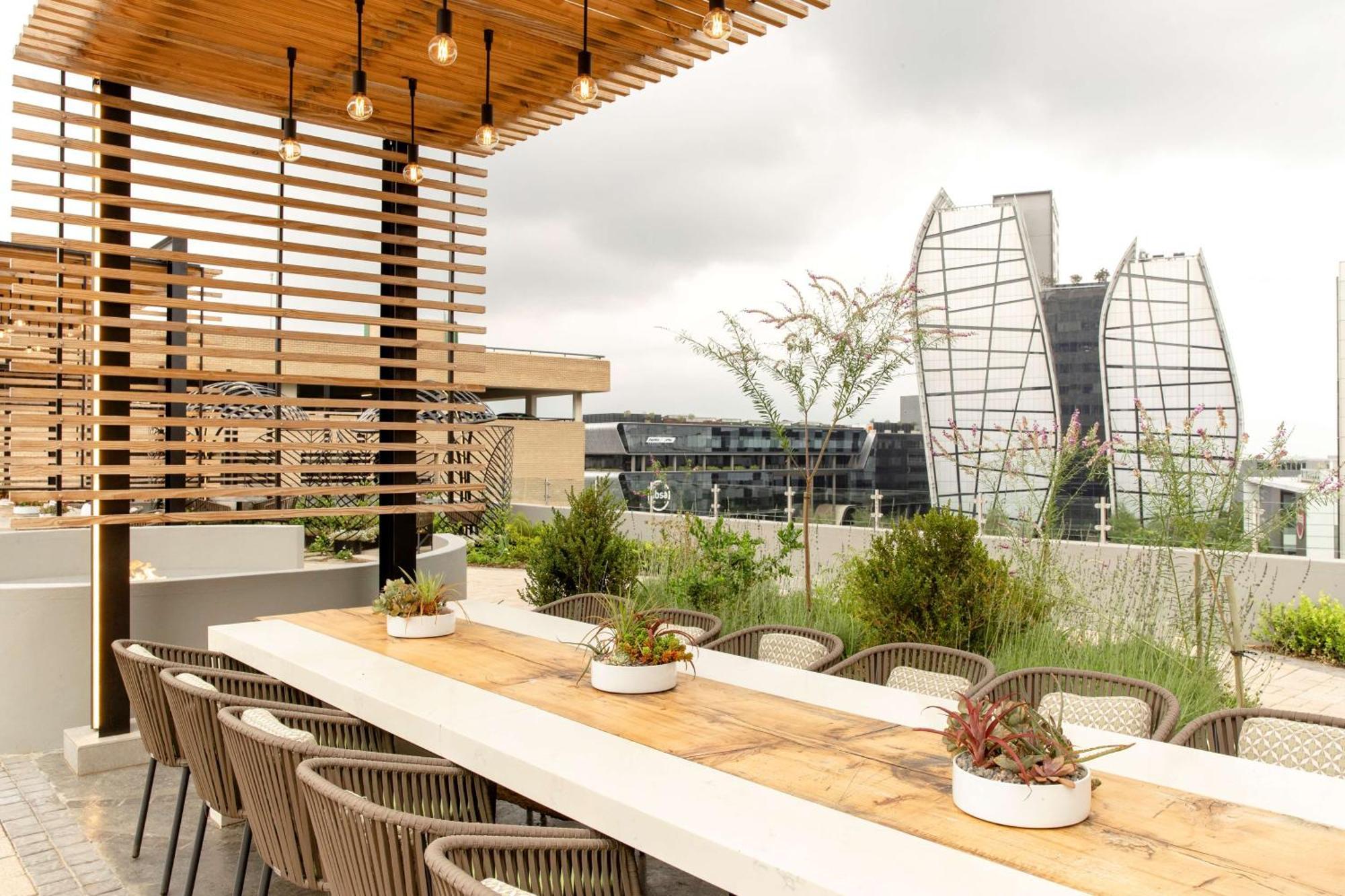 Sandton Sun And Towers Johannesburg Exterior photo Rooftop garden
