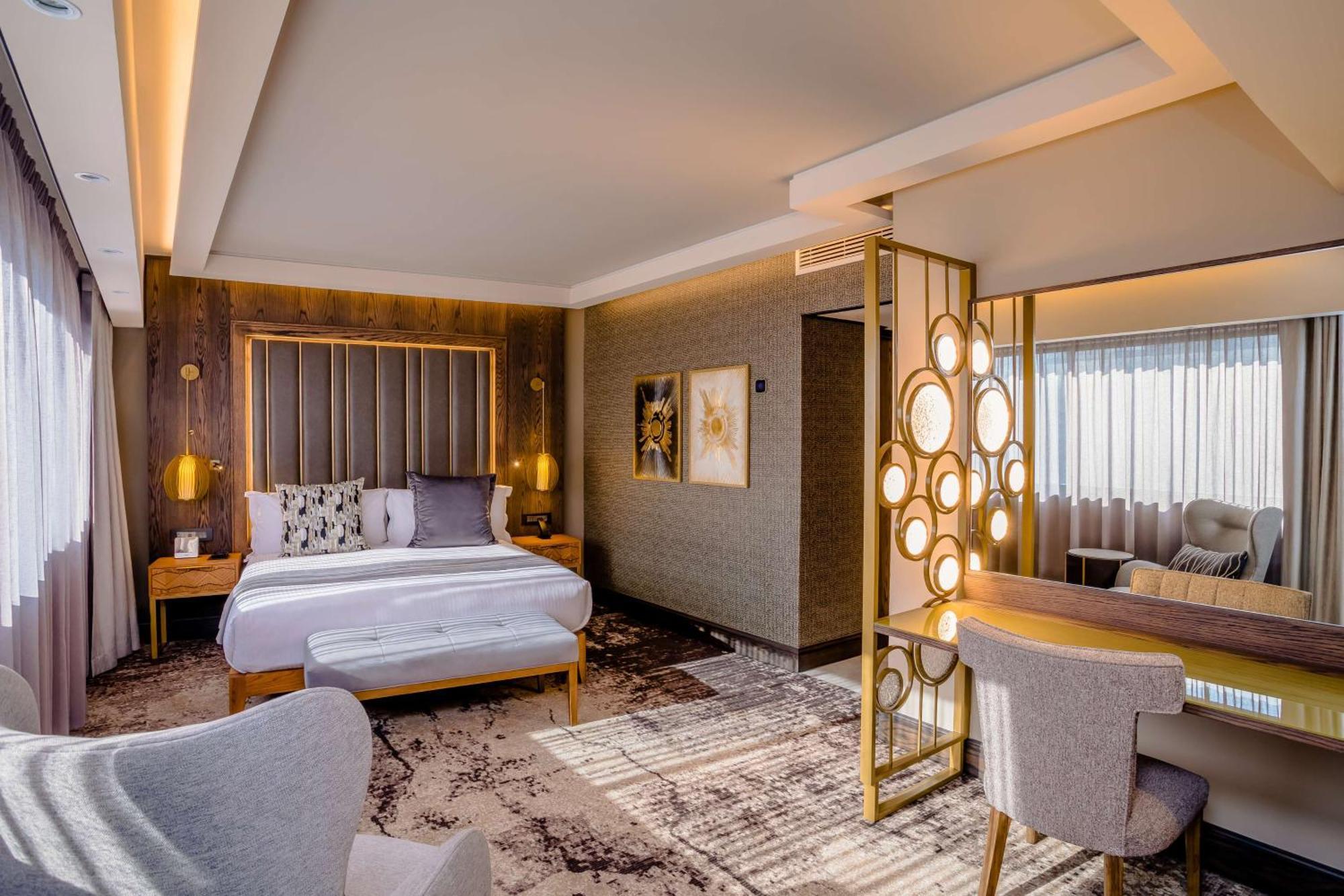 Sandton Sun And Towers Johannesburg Exterior photo Suite at the hotel
