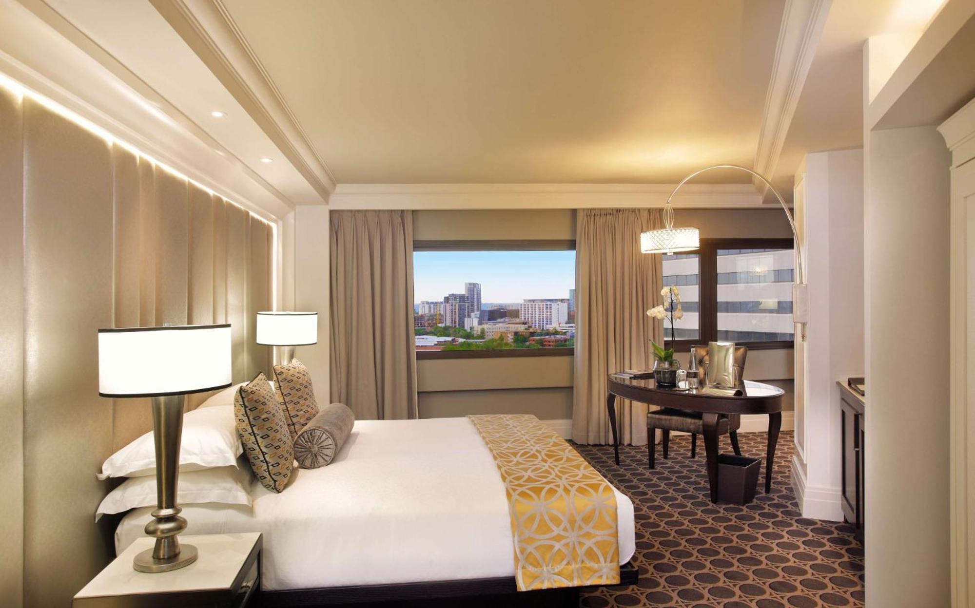 Sandton Sun And Towers Johannesburg Exterior photo A room at the hotel