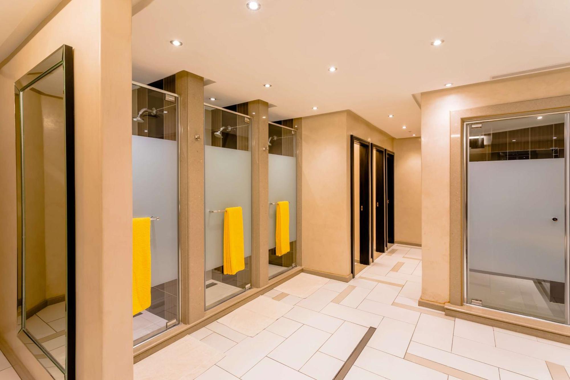 Sandton Sun And Towers Johannesburg Exterior photo Shower room