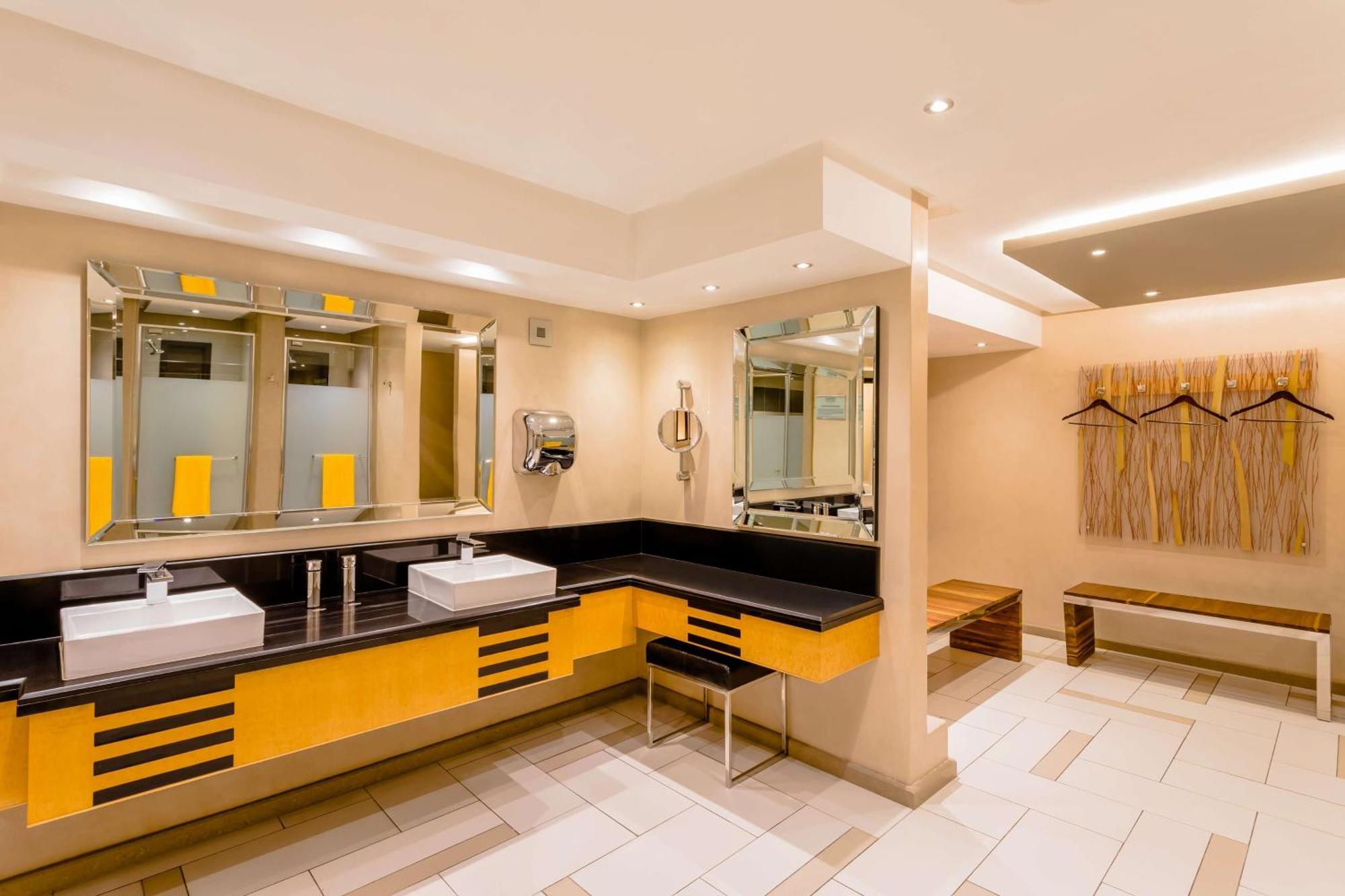 Sandton Sun And Towers Johannesburg Exterior photo The interior of a public toilet in the United Kingdom
