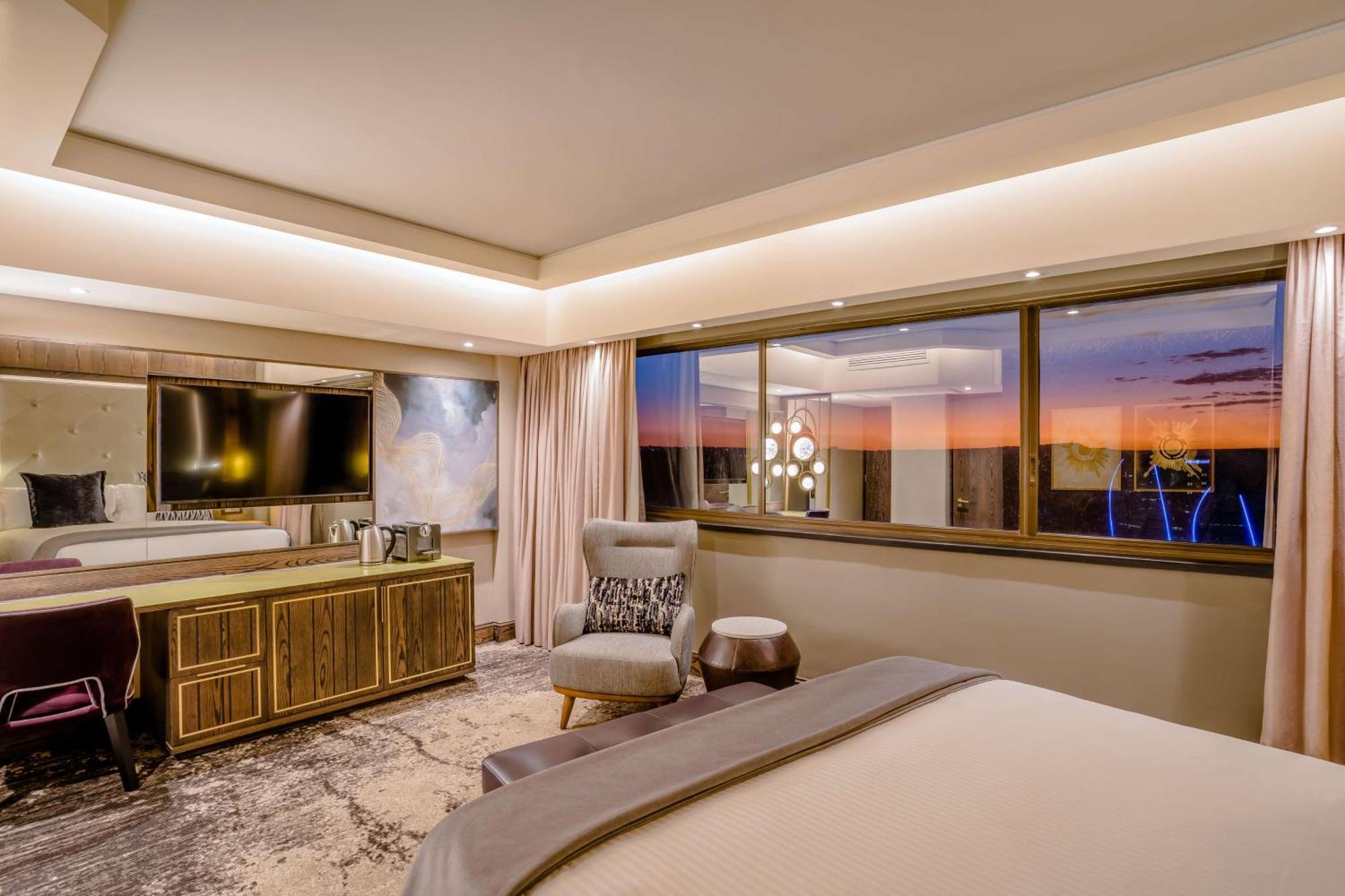 Sandton Sun And Towers Johannesburg Exterior photo The View Suite