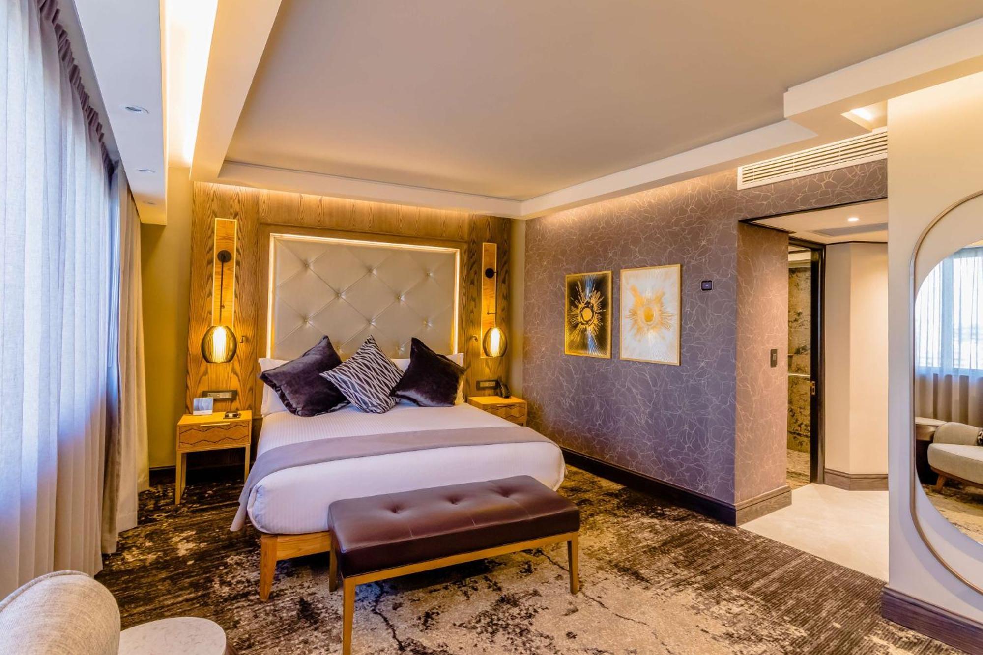 Sandton Sun And Towers Johannesburg Exterior photo A bedroom at the hotel