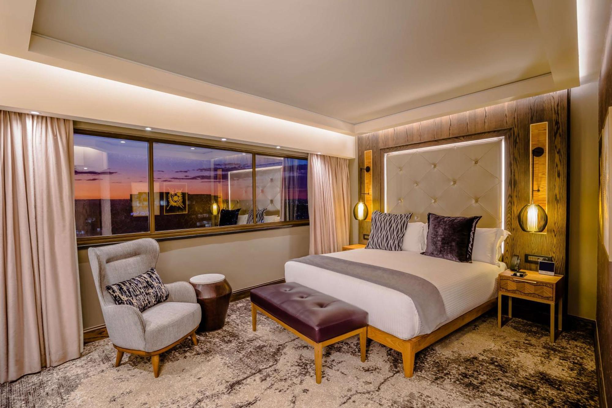 Sandton Sun And Towers Johannesburg Exterior photo A bedroom at the hotel